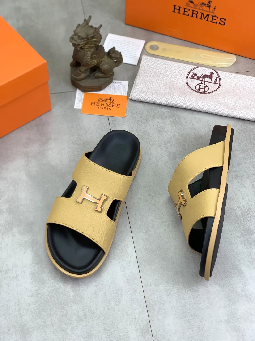Men's shoes 💰P440 New [HERMES] high-end quality new Hermès slippers, made of imported calfskin, wear-resistant and non-slip rubber outsole. Fashionable and elegant code number: 39-44 (38 45 46 customized)